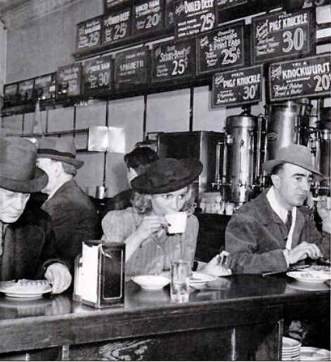 cc-noes-cafe-1.jpg (35801 bytes)