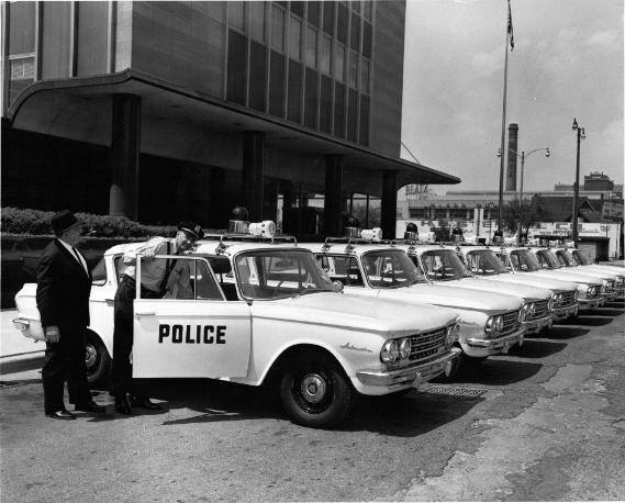 amc-rambler-police-cars-milwaukee.jpg (44157 bytes)