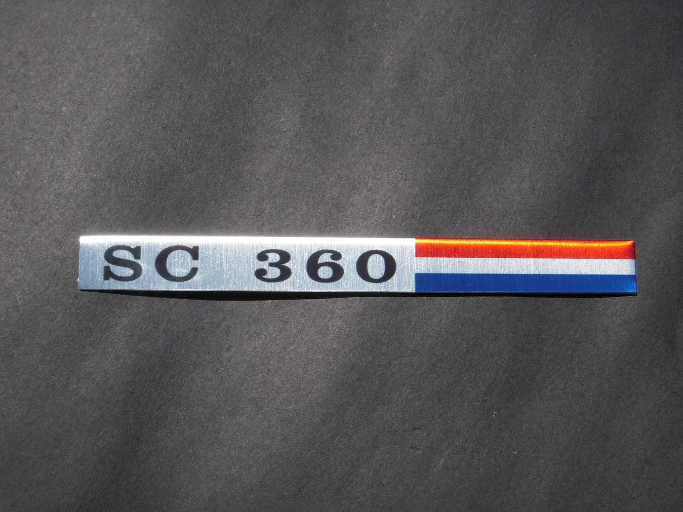 amc-sc360-hornet-dash-emblem-1.JPG (1146996 bytes)