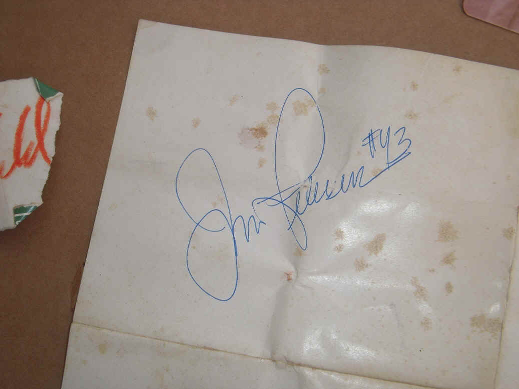 dirtys-restaurant-autograph.JPG (397783 bytes)
