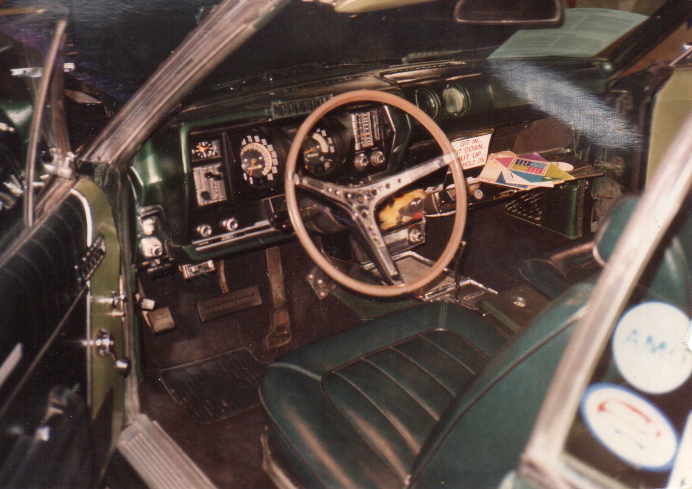 68-rebel-convertible-machine-interior.jpg (229620 bytes)