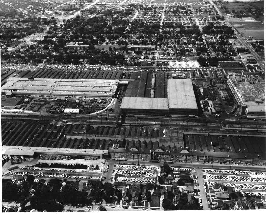 amc-kenosha-factory-plant-1969.JPG (607060 bytes)