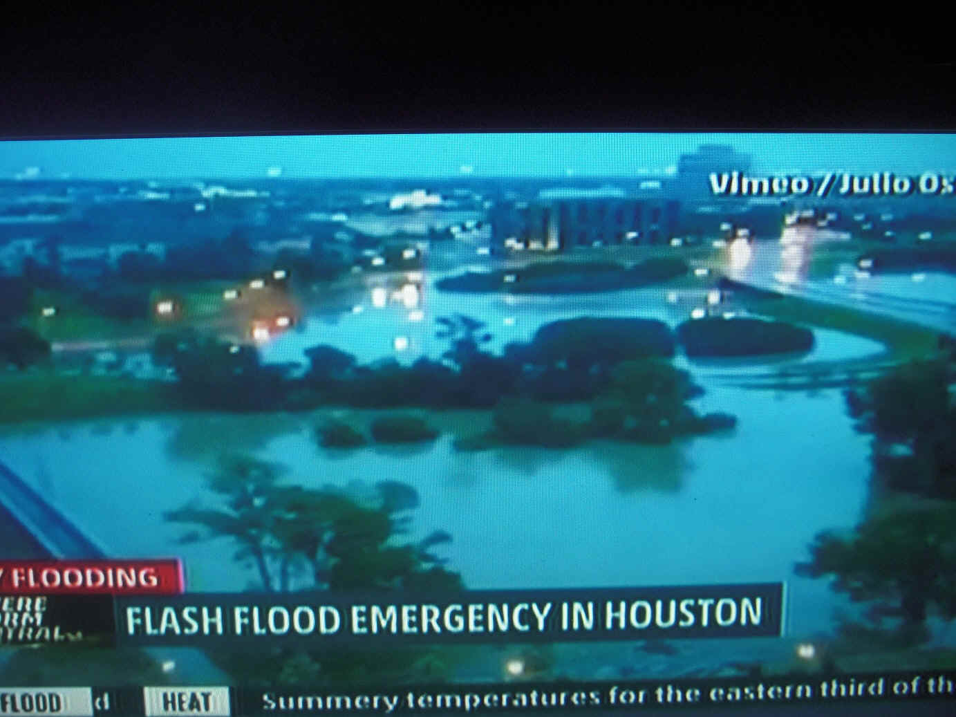 downtown-flood.JPG (835427 bytes)