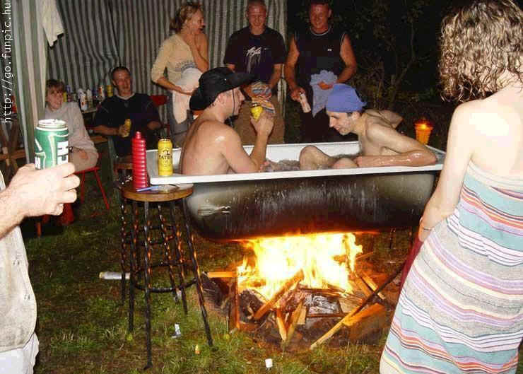 randy-guynn-hot-tub.jpg (233652 bytes)