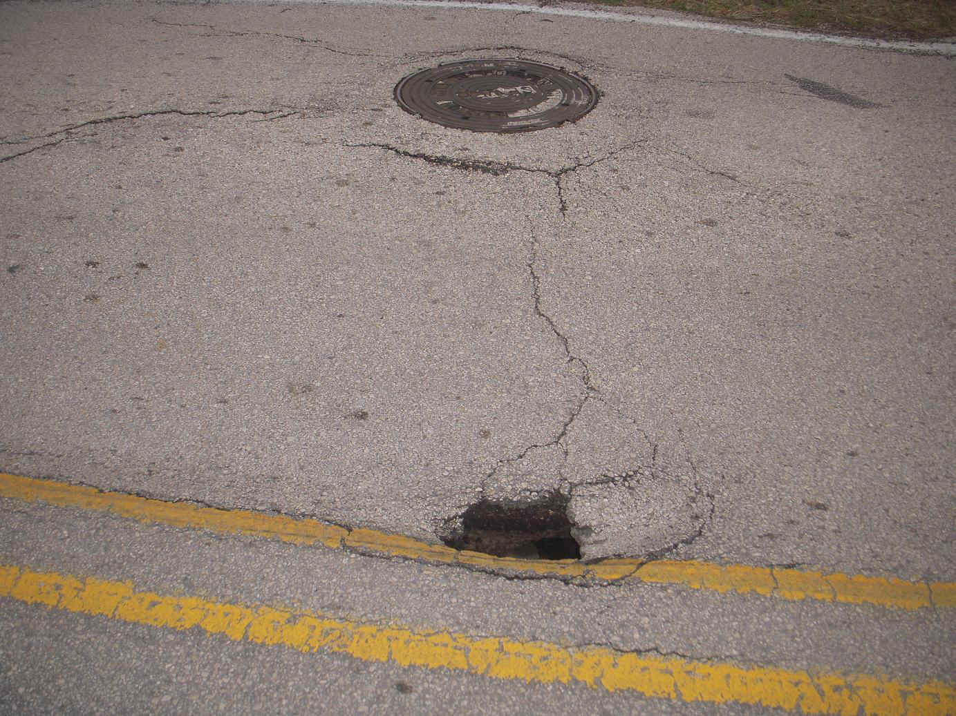 wycliffe-sinkhole-2.jpg (353385 bytes)